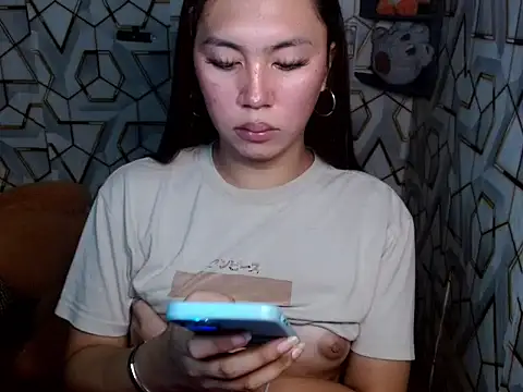 Snapshot of sugar_hailey chatting on December 18, 6:18 am sugar hailey online show from December 18, 6:18 am
