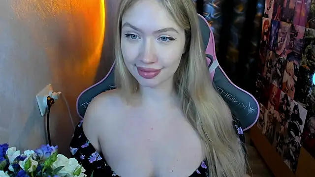 Snapshot of NicoleRiccii chatting on November 10, 6:46 pm NicoleRiccii online show from November 10, 6:46 pm