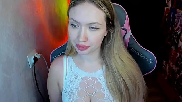 NicoleRiccii online show from December 17, 11:32 pm