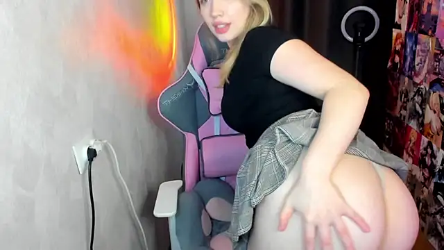 Snapshot of NicoleRiccii chatting on June 11, 4:15 pm NicoleRiccii online show from June 11, 4:15 pm
