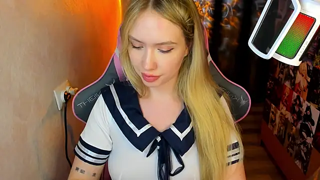 Snapshot of NicoleRiccii chatting on October 30, 9:33 pm NicoleRiccii online show from October 30, 9:33 pm