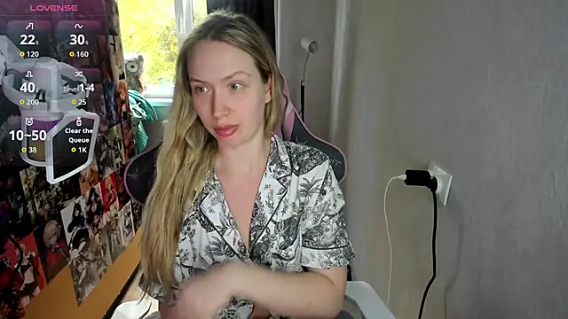 Snapshot of NicoleRiccii chatting on October 10, 1:34 pm NicoleRiccii online show from October 10, 1:34 pm