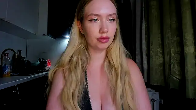 Snapshot of NicoleRiccii chatting on September 15, 6:52 pm NicoleRiccii online show from September 15, 6:52 pm