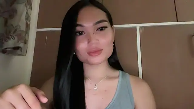 Makeamesswithjenieyang online show from December 1, 7:37 pm