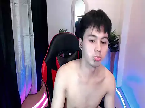 urasiantwink69 online show from September 28, 3:41 pm