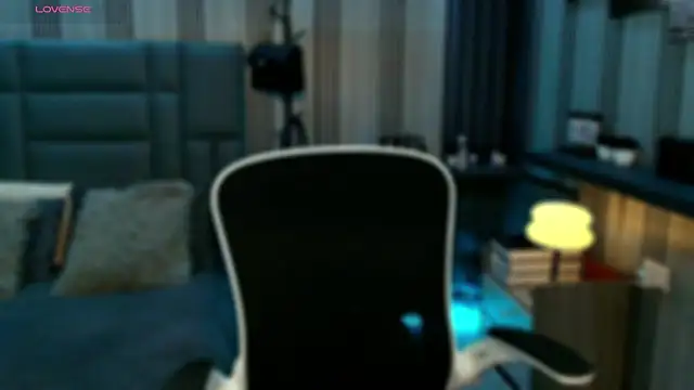 Snapshot of Huntress_xxx chatting on February 3, 2:00 am Huntress xxx online show from February 3, 2:00 am