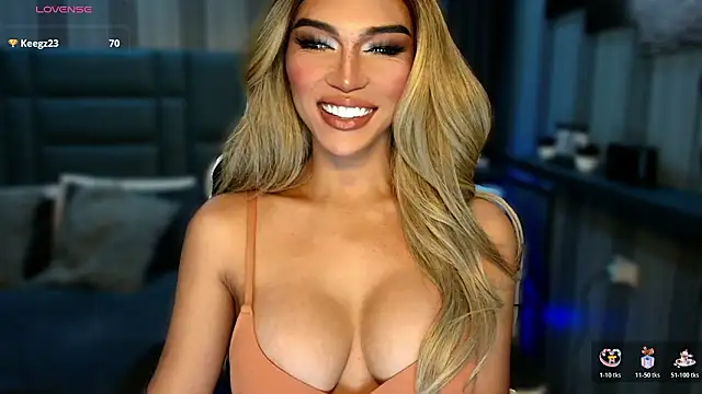 Snapshot of Huntress_xxx chatting on February 2, 1:15 am Huntress xxx online show from February 2, 1:15 am