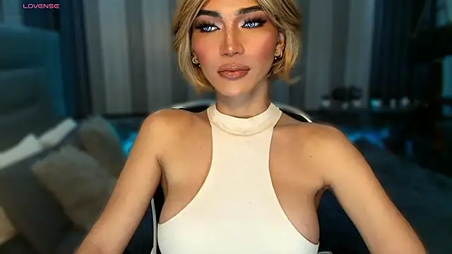 Snapshot of Huntress_xxx chatting on February 7, 3:58 am Huntress xxx online show from February 7, 3:58 am