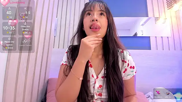 Snapshot of SofiCandy_ chatting on February 5, 12:34 pm SofiCandy online show from February 5, 12:34 pm