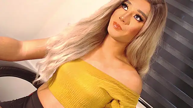 SissifyMeNow online show from November 4, 2:15 am