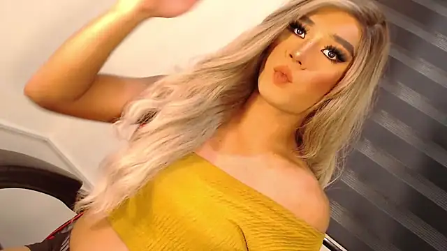 SissifyMeNow online show from November 6, 12:25 am