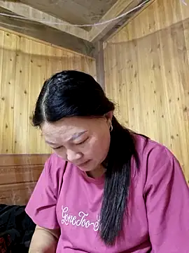 Snapshot of yoowwmr chatting on October 25, 1:05 am yoowwmr online show from October 25, 1:05 am