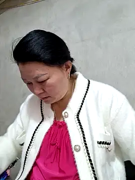 Snapshot of yoowwmr chatting on November 24, 1:49 am yoowwmr online show from November 24, 1:49 am