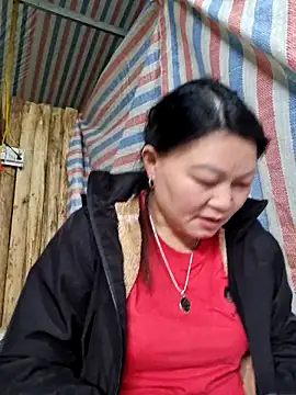 Snapshot of yoowwmr chatting on November 2, 2:49 am yoowwmr online show from November 2, 2:49 am