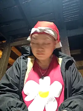 Snapshot of yoowwmr chatting on December 4, 10:25 am yoowwmr online show from December 4, 10:25 am