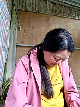 Snapshot of yoowwmr chatting on November 4, 3:32 am yoowwmr online show from November 4, 3:32 am