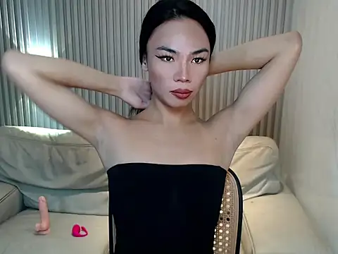 Snapshot of SexualDesire1x chatting on October 4, 10:50 am SexualDesire1x online show from October 4, 10:50 am