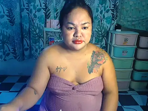 Snapshot of clasyprinces chatting on May 18, 2:44 am clasyprinces online show from May 18, 2:44 am