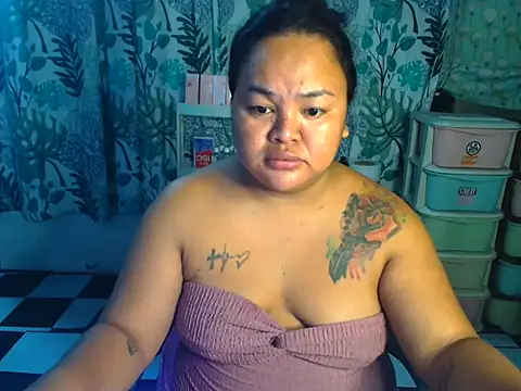 Snapshot of clasyprinces chatting on May 17, 1:33 pm clasyprinces online show from May 17, 1:33 pm