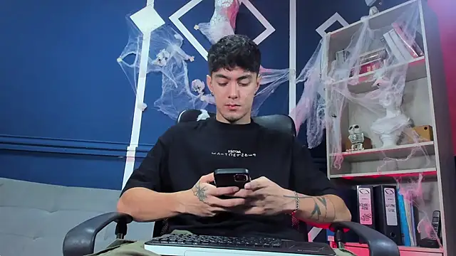 etham wolf  online show from October 24, 11:31 am