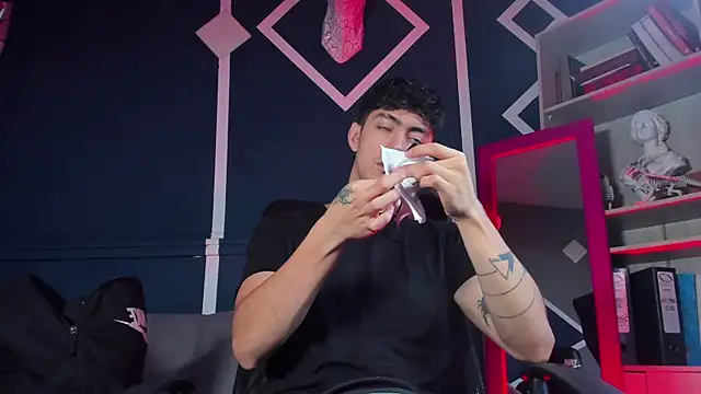 etham wolf  online show from November 27, 11:21 am