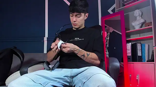 etham wolf  online show from December 1, 3:46 pm