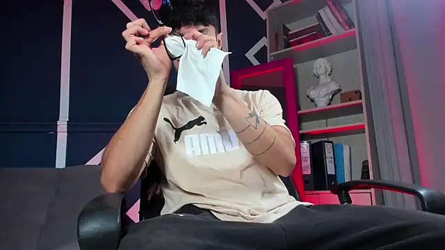 etham wolf  online show from December 15, 12:33 pm