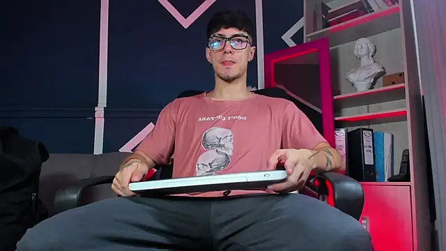 etham wolf  online show from December 3, 12:59 pm