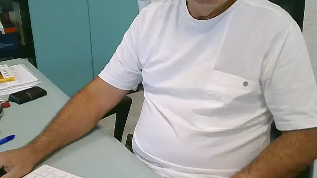 Snapshot of Bsxmaturo61 chatting on August 3, 9:26 am Bsxmaturo61 online show from August 3, 9:26 am