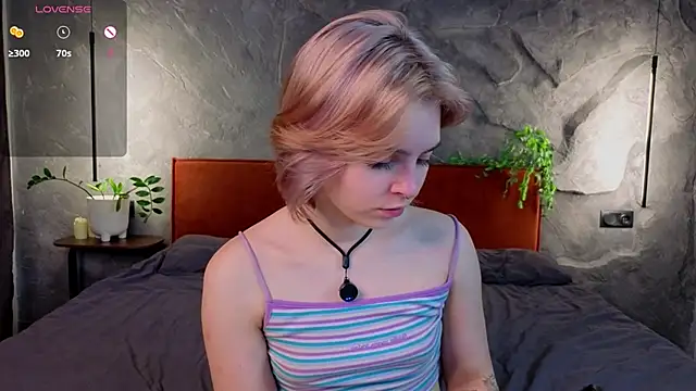 PolIyBowman online show from November 18, 3:15 pm