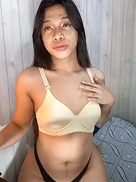 Lovely Daugs online show from February 3, 8:25 pm