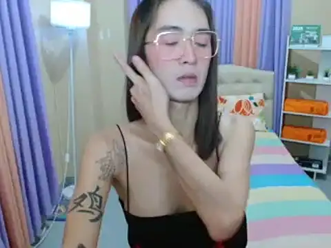 XxTsUncutAskaxX online show from May 10, 4:49 am