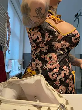 Snapshot of Jasmina-Joy chatting on February 9, 9:29 am Jasmina-Joy online show from February 9, 9:29 am