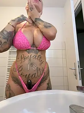 Snapshot of Jasmina-Joy chatting on November 11, 5:35 am Jasmina-Joy online show from November 11, 5:35 am