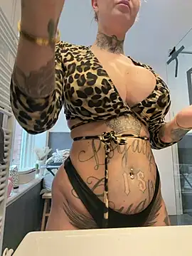 Snapshot of Jasmina-Joy chatting on February 21, 11:01 am Jasmina-Joy online show from February 21, 11:01 am