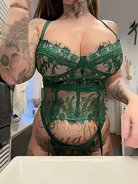 Snapshot of Jasmina-Joy chatting on February 4, 7:14 am Jasmina-Joy online show from February 4, 7:14 am