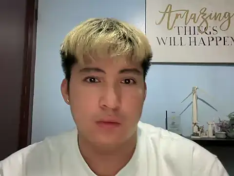 Snapshot of lovely_jay chatting on May 28, 2:19 am lovely jay online show from May 28, 2:19 am