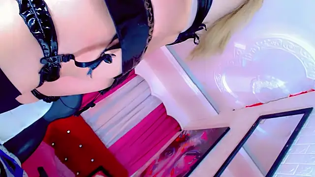 Yareth Rouss  online show from November 19, 7:30 am