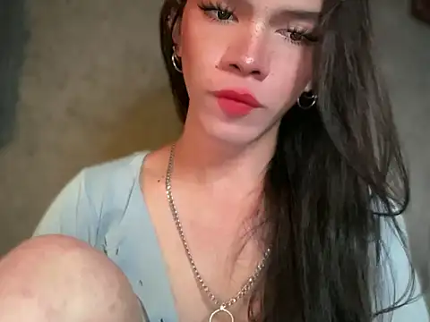 Snapshot of Misselliefayexxx chatting on June 19, 2:17 am Misselliefayexxx online show from June 19, 2:17 am