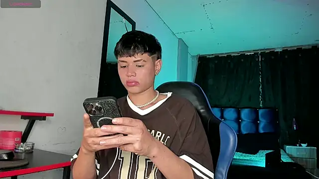 Jostin18 online show from April 17, 7:38 pm