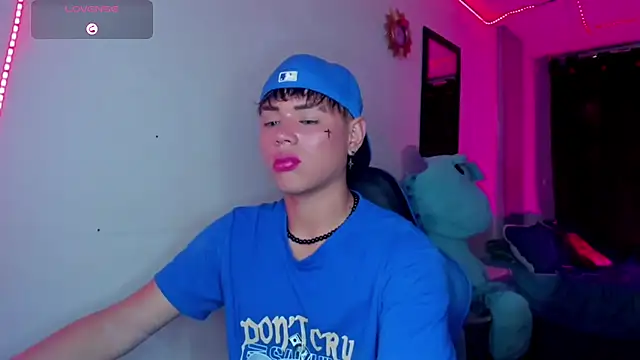 Snapshot of Jostin18 chatting on November 11, 2:01 pm Jostin18 online show from November 11, 2:01 pm