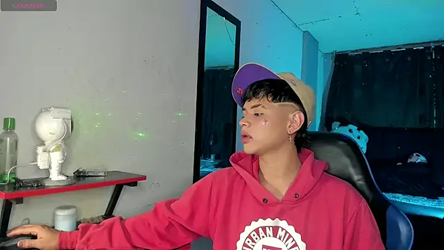 Jostin18 online show from April 14, 7:52 pm