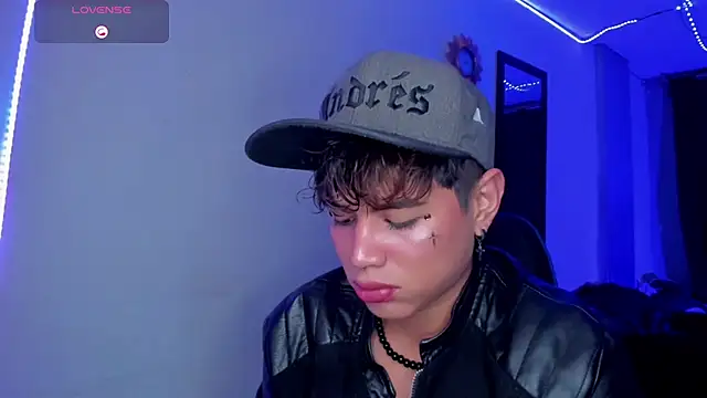 Snapshot of Jostin18 chatting on November 7, 5:01 am Jostin18 online show from November 7, 5:01 am