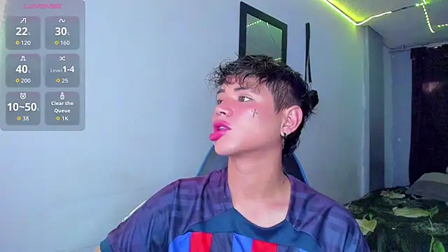 Snapshot of Jostin18 chatting on December 16, 1:15 pm Jostin18 online show from December 16, 1:15 pm