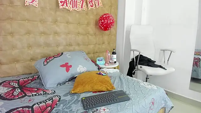 MiiaSmith   online show from September 20, 9:42 pm