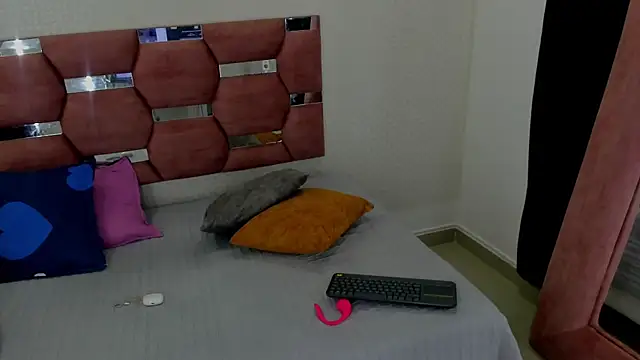 MiiaSmith   online show from December 3, 8:52 pm