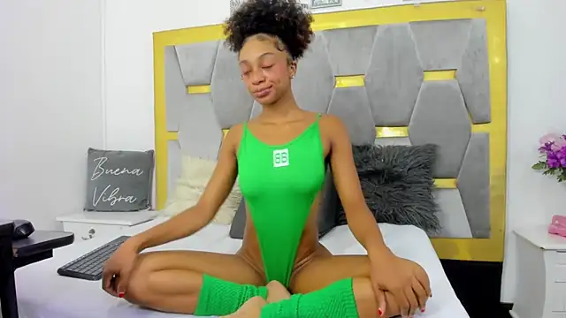 AliyahBrowns online show from March 21, 3:05 pm