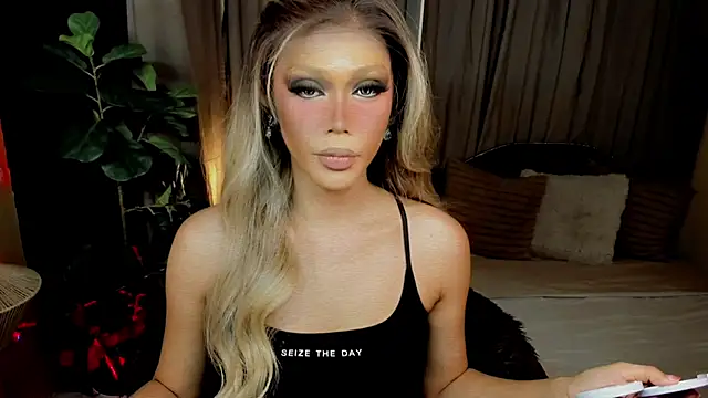 Candicebloom online show from April 4, 11:00 pm