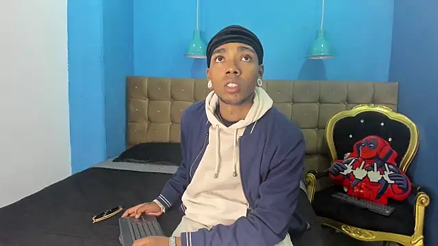 Snapshot of CollemanStone chatting on November 19, 4:45 am CollemanStone online show from November 19, 4:45 am