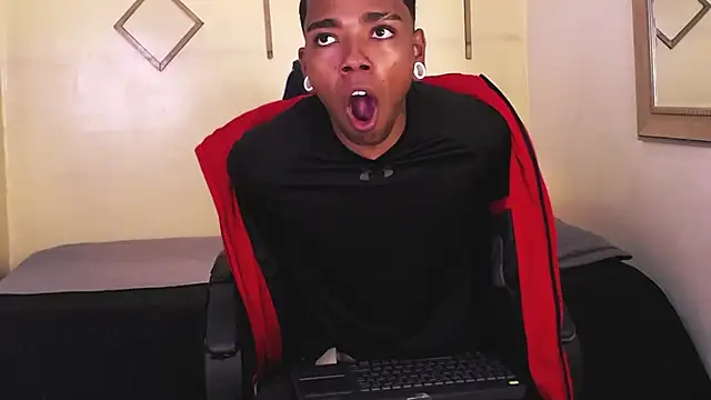 Snapshot of CollemanStone chatting on November 26, 3:28 am CollemanStone online show from November 26, 3:28 am